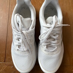 アディダス　ランニングシューズの画像