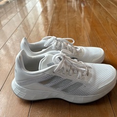 アディダス　ランニングシューズの画像