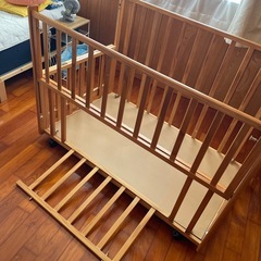 ベビーベッドの画像