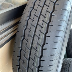 ハイエース　２００系　ほぼ新車外し　１９５／８０Ｒ１５　１０７／１０５　ＬＴ　４本セット　２０２４年製　ダンロップＳＰ１７５Ｎの画像