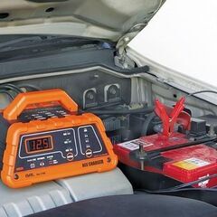 １２V　バッテリーチャージャー