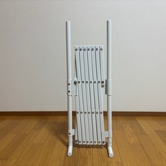 伸縮アルミ製ゲートフェンスの画像