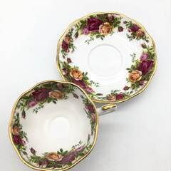 ss7889　ロイヤルアルバート カップ＆ソーサー 2客セット オールドカントリーローズ バルドール Royal Albert Old Country Roses Val D'or C/S 洋食器 陶磁器 コレクション 花柄 白地 ティーカップ 紅茶 コーヒー ロイヤルアルバート 中古の画像