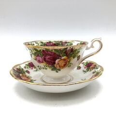 ss7889　ロイヤルアルバート カップ＆ソーサー 2客セット オールドカントリーローズ バルドール Royal Albert Old Country Roses Val D'or C/S 洋食器 陶磁器 コレクション 花柄 白地 ティーカップ 紅茶 コーヒー ロイヤルアルバート 中古の画像