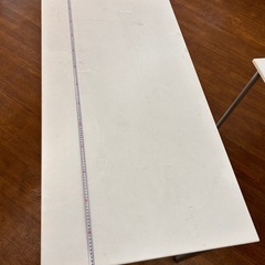 白いテーブルの画像