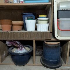 スコップ、鉢、庭の画像