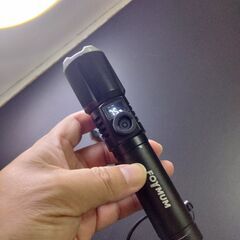 新品未使用(開封、確認のみ）懐中電灯 強力 TypeC急速充電 超高輝度フラッシュライト 小型 軽量 ズーム可能 LED懐中電灯 IPX6防水 多機能 5つのモード 3000lm 最大照射距離600m 磁石付き 電池残量表示 アルミ合金製 耐衝撃 防災 散歩 登山 夜釣り用 犬の散歩 アウトドア作業用の画像