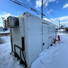 R13.横扉付き 2トン保冷コンテナ 幅184ｃｍ長さ449ｃｍ高さ198ｃｍ コンテナ 物置 倉庫 格安運送　江別市発の画像