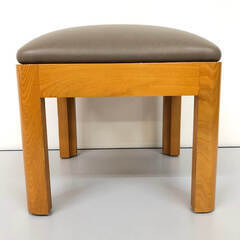 ss7902　ドレッサースツール スクエア レザー調 グレージュ 木脚 ミニスツール 四角 クッションスツール 木製 椅子 イス ローチェア スツール 中古の画像