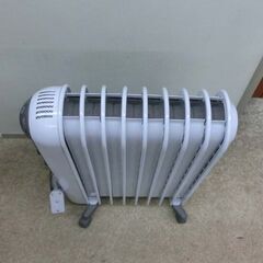 オイルヒーター デロンギ RHJ45M0912-SG 暖房 キャスター付き ホワイト系 札幌市 西野店の画像