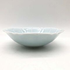 ss7903　快山窯 青白磁 兆花文六寸鉢 2個セット 共箱付 中鉢 ペールブルー 陶磁器 食器 水色 盛鉢 ボウル 深皿 和食器 工芸品 兆花文六寸鉢 未使用品の画像