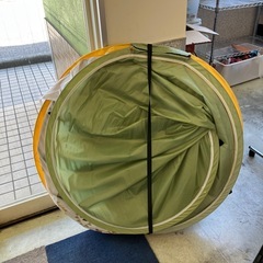 サ2511-314 NITORI ワンタッチサンシェルター フルーツ柄 紫外線カット加工 UPF50+ ケース、ペグ欠品 使用感有り の画像