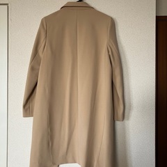ベージュのコートの画像