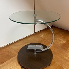 キャスター付テーブルの画像