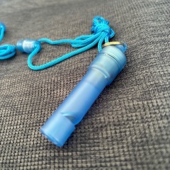 反射タスキ、腕、ホイッスルの画像