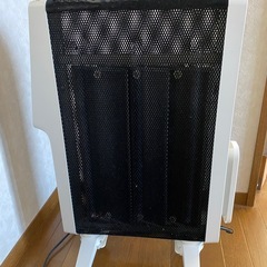 ｓｉｒｏｃａ遠赤外線ヒーター2020年製
の画像