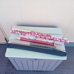 模造紙・包装紙・クラフト紙など多数／十数本まとめての画像