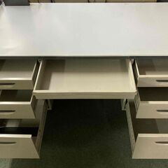 オフィス用デスクの画像