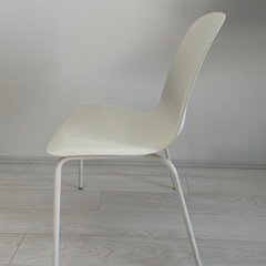 丸テーブル&チェアの画像