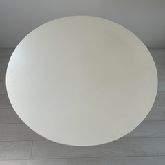 丸テーブル&チェアの画像