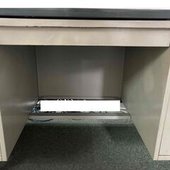 オフィス用デスクの画像