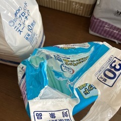 大人用おむつ、尿取りパッド　の画像