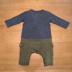 ブランシェス　星柄ロンパース グレーとカーキ　70の画像