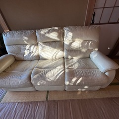 定価13万円！！3人がけ電動リクライニングソファの画像