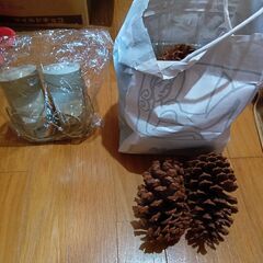 ホットカーラー、額、パソコン用スピーカー、大きな松ぼっくり　いかがでしょうか？の画像