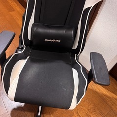 dxracer 
ゲーミングチェアの画像
