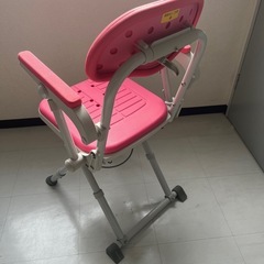 片手でひらいて、たたむができる折りたたみシャワーチェア　湯チェア２３の画像