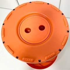 【中古格安】折りたたみチェア　踏み台　スツール 屋外・屋内兼用 軽量 コンパクト 伸縮式 ポータブルチェア ショルダーストラップ付き オレンジ　耐荷重150kgの画像