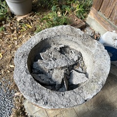 昔の石臼の画像