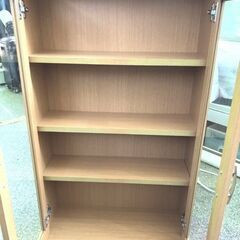 メーカー不明■ガラス扉付き木製キャビネット キッチン 書棚 家具 の画像