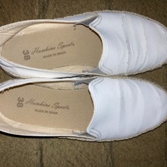 白い靴　2足の画像