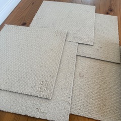 【全部で800円】ニトリ タイルカーペット16枚の画像