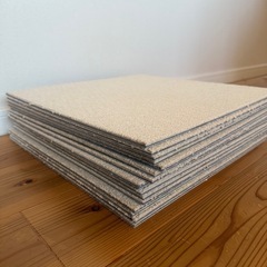【全部で800円】ニトリ タイルカーペット16枚の画像