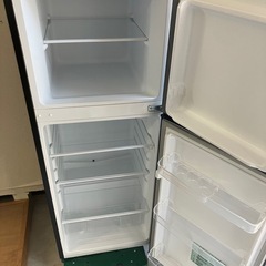 2ドア家庭用冷蔵庫の画像