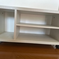 キャスター付きテレビ台、長さ70 cm、幅29 cm、高さ37 cmの画像