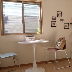 【引取限定／名古屋】韓国インテリア 丸テーブル＋チェア2脚セット＊直径80cm 白 の画像