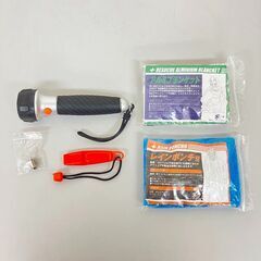 stp-3569　エマージェンシーボトルセット　非常時用　ウォーターボトル　カラビナ　ホイッスル　レインポンチョ　アルミブランケット　ライト　アウトドア　防災セットの画像