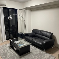 黒革ソファの画像