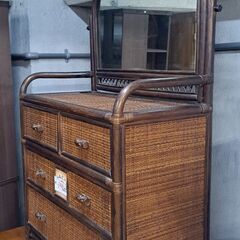 【リサイクルショップどりーむ天保山店】No.4929　籐タンス　写真参照🎵　鏡付き(≧▽≦)　レトロ感最高ですよ～🎵の画像