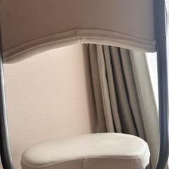 白い折り畳みチェアの画像