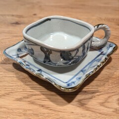 青い模様の四角いカップ5個セットの画像