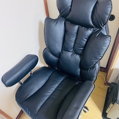 Eeasky ブラックゲーミングチェア の画像