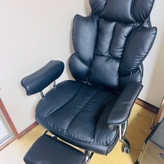 Eeasky ブラックゲーミングチェア の画像