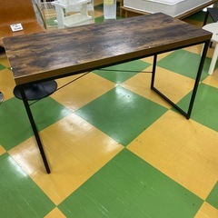 R104  ブラウンデスクの画像