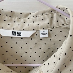 タグ有　UNIQLO レーヨン プリント ブラウス 長袖 ベージュ ドットの画像
