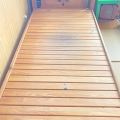 木製ベットの画像